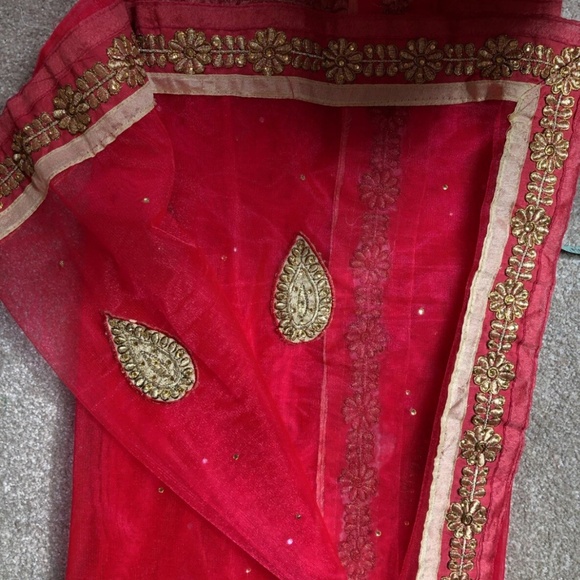 Pink and Gold Indian Wedding Lengha Size 2-4 - Picture 11 of 11